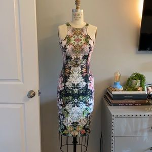 Zara xs fitted sleeveless dress with print.